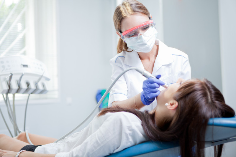 The Signs That Indicate You Need Emergency Dental Care in Grimsby, ON